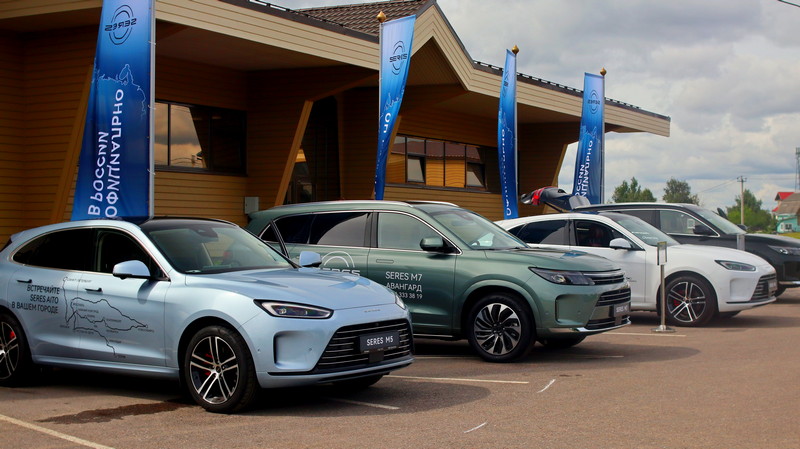 Автомобильный бренд Seres представил свои модели в формате Road-Show